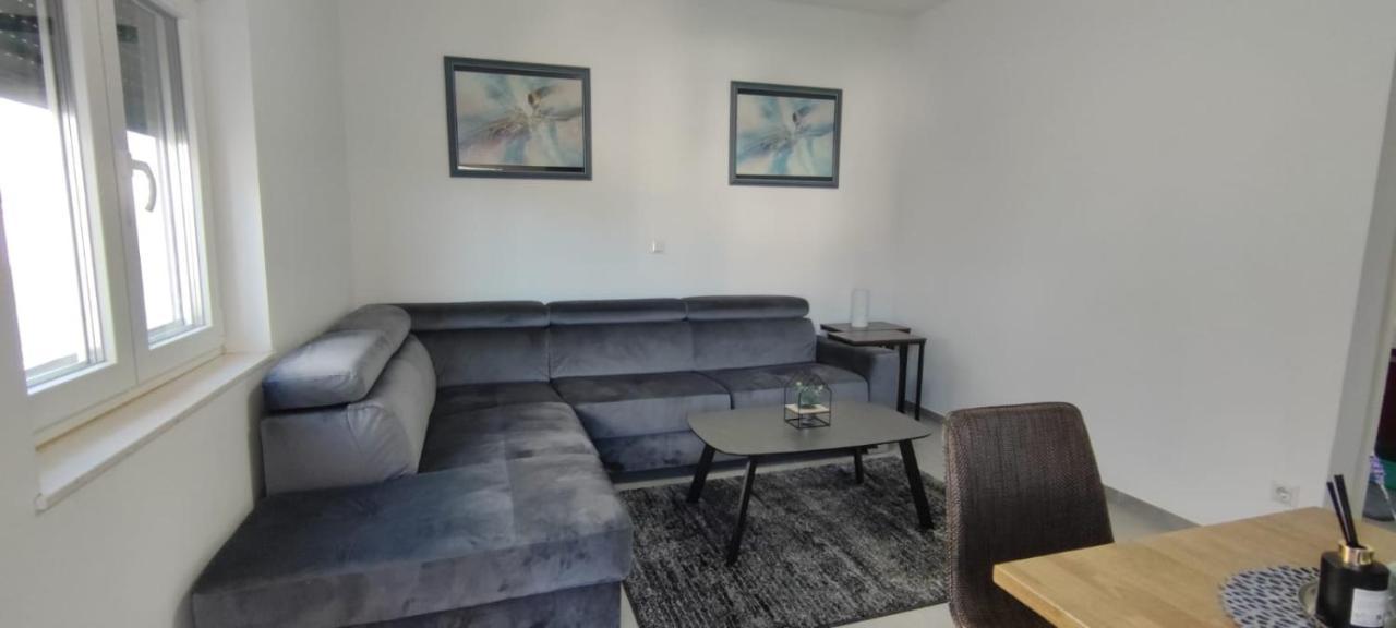 Harizma Apartamento Primošten Exterior foto