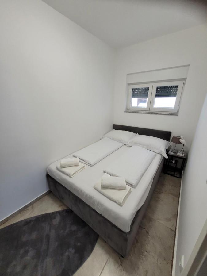 Harizma Apartamento Primošten Exterior foto