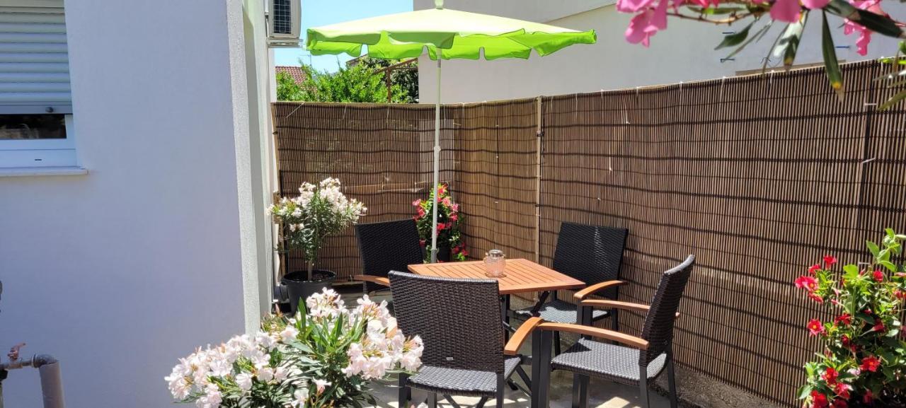 Harizma Apartamento Primošten Exterior foto