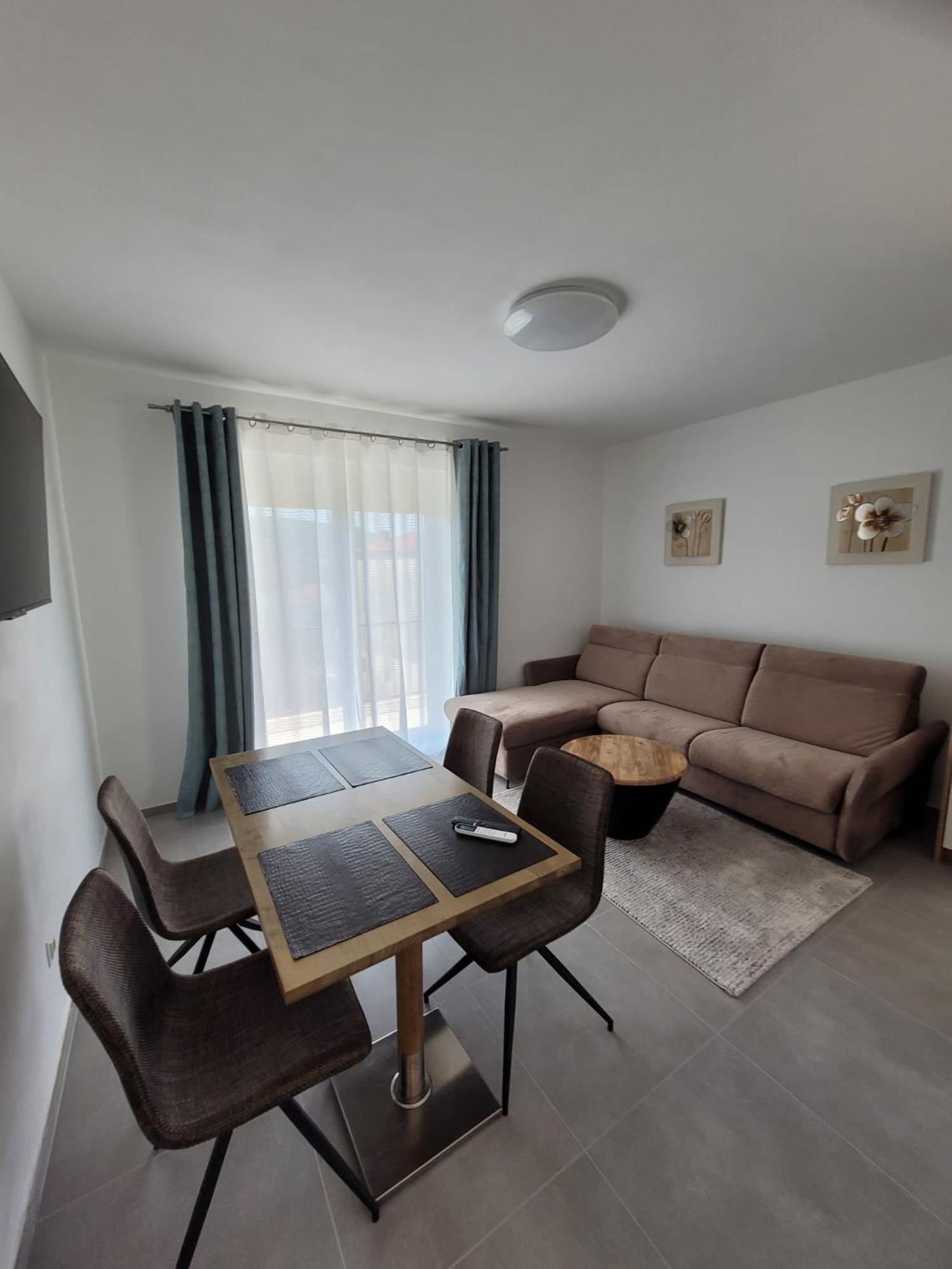 Harizma Apartamento Primošten Exterior foto